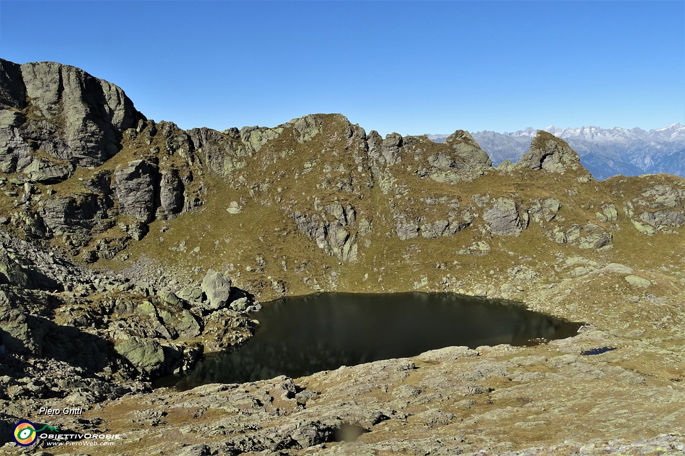 41 Salendo a Cima Piazzotti-Valpianella vista sul Lago Piazzotti.JPG